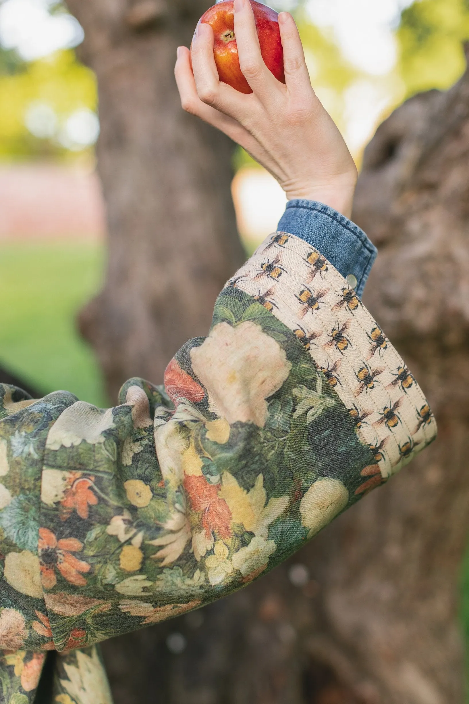 I Dream In Flowers Cozy Bees Cottage Cardigan